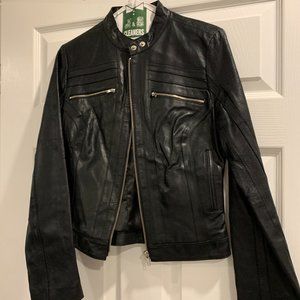 Arden B 100% Leather jacket- Women's Small- Used But in Good Condition